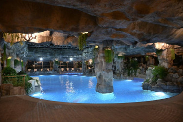 İlham Əliyev və birinci xanım Mehriban Əliyeva Şamaxıda “Pirqulu Park” hotelinin açılışında iştirak ediblər