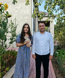 Heydər Əliyev Fondunun vitse-prezidenti xanım Leyla Əliyeva və Bakı Media Mərkəzinin rəhbəri xanım Arzu Əliyeva Şamaxı rayonuna səfər zamanı Ağayevlər ailəsinin qonağı olub