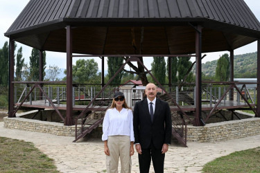 İlham Əliyev və birinci xanım Mehriban Əliyeva Şamaxıda Pir Ömər Sultan ziyarətgahında aparılan konservasiya işləri ilə tanış olublar