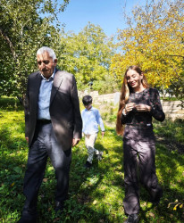 Bakı Media Mərkəzinin rəhbəri xanım Arzu Əliyeva Şamaxı rayonunun Avaxıl kəndində yaşayan Şirinovlar ailəsinin qonağı olub