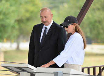 İlham Əliyev və birinci xanım Mehriban Əliyeva Şamaxıda Pir Ömər Sultan ziyarətgahında aparılan konservasiya işləri ilə tanış olublar