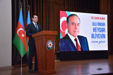 Şamaxıda müasir Azərbaycan dövlətinin memarı, xalqımızın Ümummilli Lideri Heydər Əliyevin vəfatının 22-ci ildönümü ilə bağlı anım tədbiri keçirilib