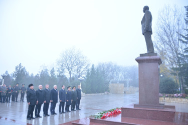 Şamaxıda müasir Azərbaycan dövlətinin memarı, xalqımızın Ümummilli Lideri Heydər Əliyevin vəfatının 22-ci ildönümü ilə bağlı anım tədbiri keçirilib