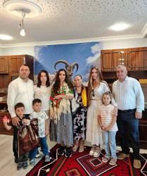 Heydər Əliyev Fondunun vitse-prezidenti xanım Leyla Əliyeva və Bakı Media Mərkəzinin rəhbəri xanım Arzu Əliyeva Şamaxı rayonuna səfər zamanı Ağayevlər ailəsinin qonağı olub