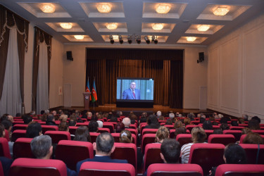 Şamaxıda müasir Azərbaycan dövlətinin memarı, xalqımızın Ümummilli Lideri Heydər Əliyevin vəfatının 22-ci ildönümü ilə bağlı anım tədbiri keçirilib