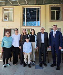 Bakı Media Mərkəzinin rəhbəri xanım Arzu Əliyeva Şamaxı rayonunun Avaxıl kəndində yaşayan Şirinovlar ailəsinin qonağı olub