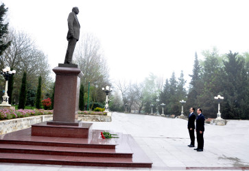 Nazir müavini Həsən Həsənli Şamaxıda müəllim və valideynlərlə görüşüb
