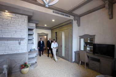 İlham Əliyev və birinci xanım Mehriban Əliyeva Şamaxıda “Pirqulu Park” hotelinin açılışında iştirak ediblər