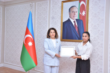 Sentyabrın 8-də ali təhsil müəssisələrinə qəbul imtahanlarında yüksək nəticə göstərən gənclərlə görüş keçirilib