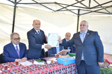 Şamaxı rayonunun füsunkar Qızmeydan kəndində Aşıq İsgəndər Ağbabalının 100 illik yubileyinə həsr edilmiş “Elləroyuğu Yaylaq Festivalı” keçirilib