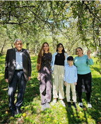 Bakı Media Mərkəzinin rəhbəri xanım Arzu Əliyeva Şamaxı rayonunun Avaxıl kəndində yaşayan Şirinovlar ailəsinin qonağı olub