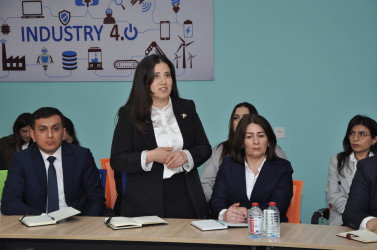 Nazir müavini Həsən Həsənli Şamaxıda müəllim və valideynlərlə görüşüb