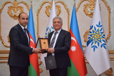 Ümummilli Lider Heydər Əliyevin anadan olmasının 103-cü ildönümü münasibətilə “Heydər Əliyevin ideyaları ilə formalaşan müasir Azərbaycan” mövzusunda tədbir keçirilib